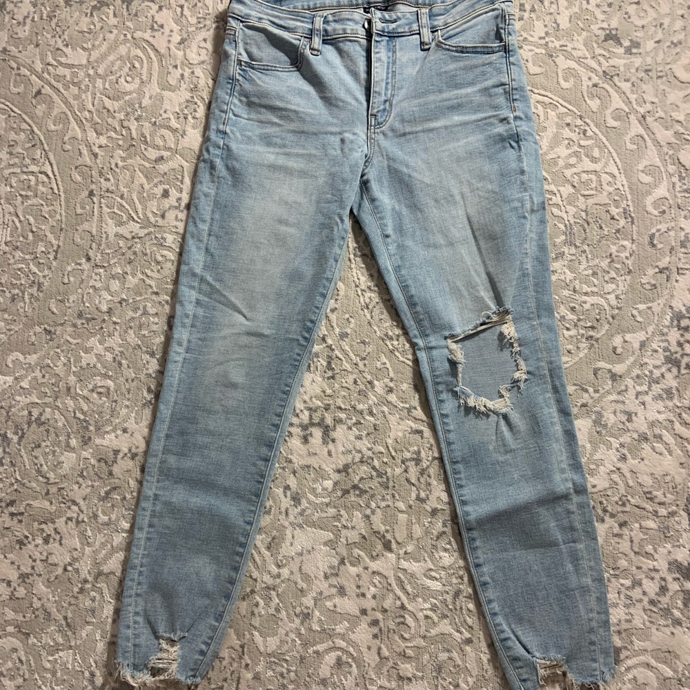 Size 8 American Eagle distressed light jeans
